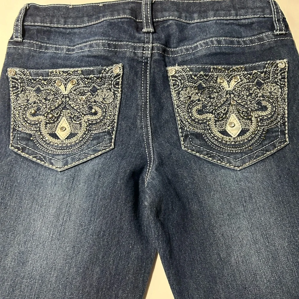 Mudd junior‎ size 3 skinny jeans with bedazzled back pockets low rise